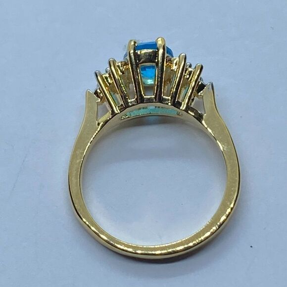 Stunning Sz 6 Gold Tone Blue Crystal Ring Made with Swarovski Crystals - Picture 4 of 11